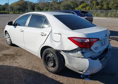 2018 Toyota Corolla Le z USA, uszkodzony, nr VIN 2T1BURHE0JC097743